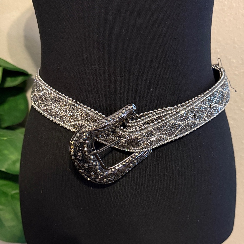 Chic Silver Beaded Belt with Intricate Design